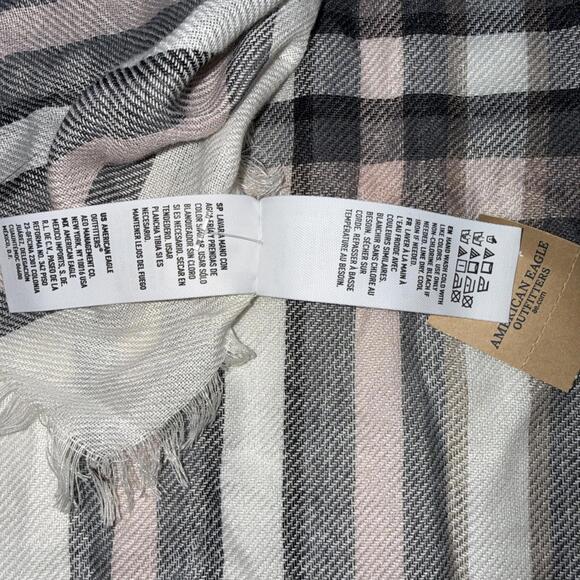 American Eagle Outfitters Scarf Black White Plaid Oversized Acrylic Scarf NWT - Picture 4 of 10